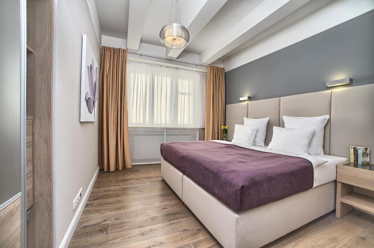 Exclusive 2 Bedroom Old Town - 2 Baths, Balcony And View - By * Praga