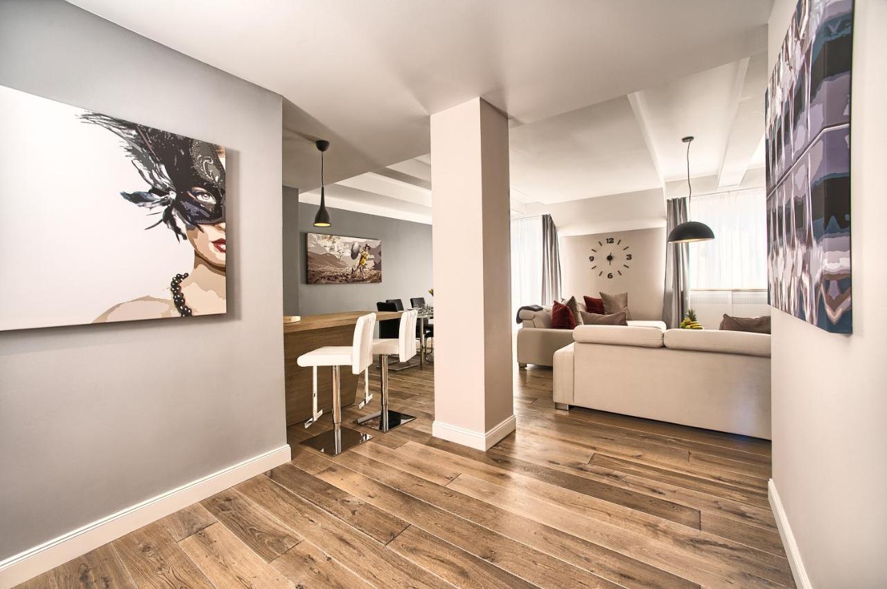 Exclusive 2 Bedroom Old Town - 2 Baths, Balcony And View - By Praga