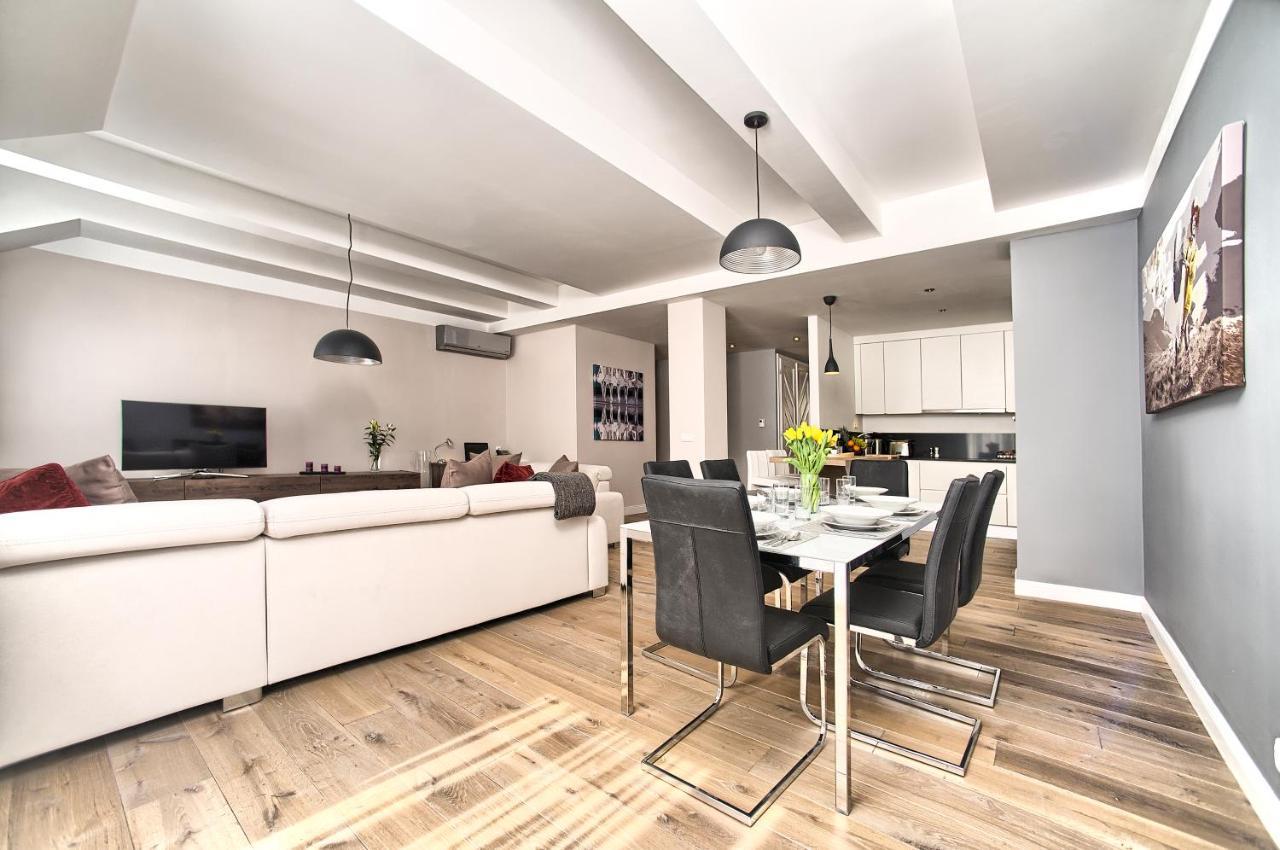 Exclusive 2 Bedroom Old Town - 2 Baths, Balcony And View - By * Praga